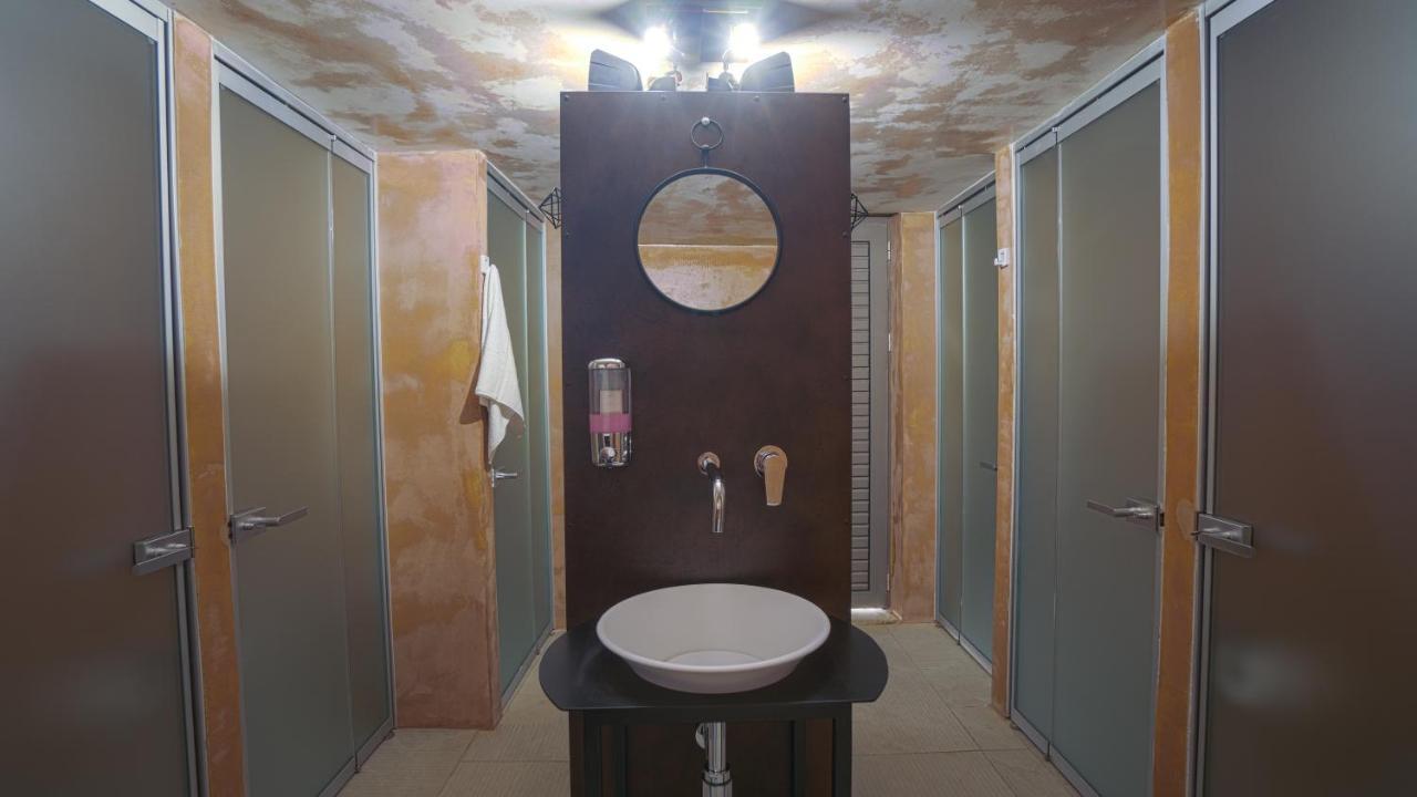 Youth Of Dope Supreme Hostel Khordhakion Экстерьер фото